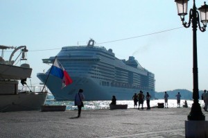 Kanal voll: Kreuzfahrtschiff in Venedig